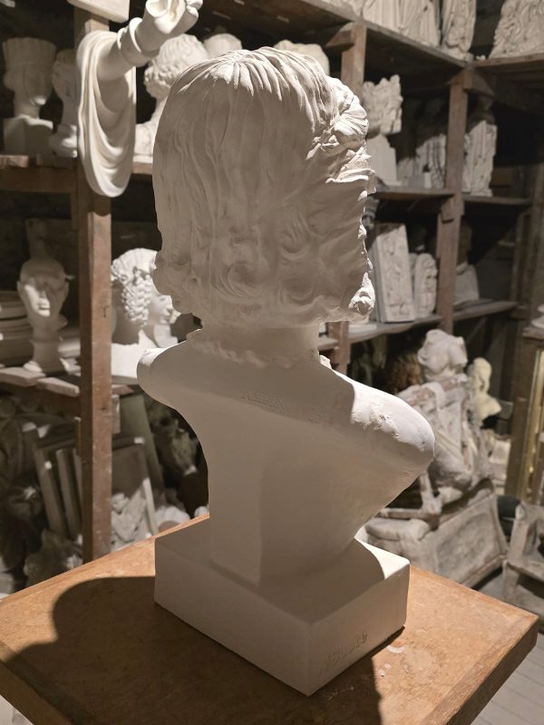 Buste de Louise Michel – Image 3